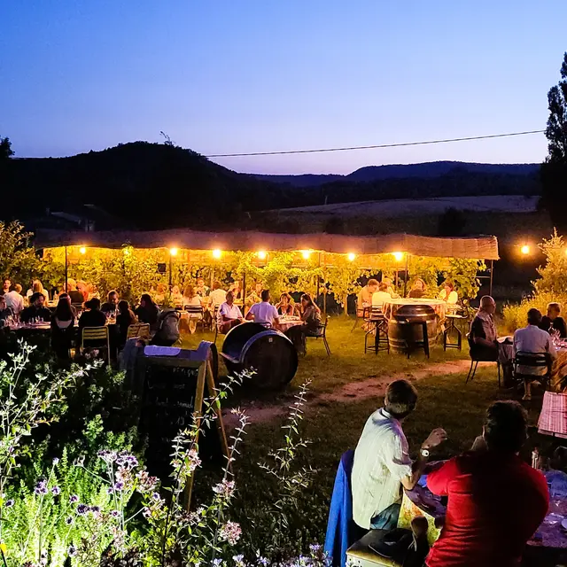 repas dans le jardin