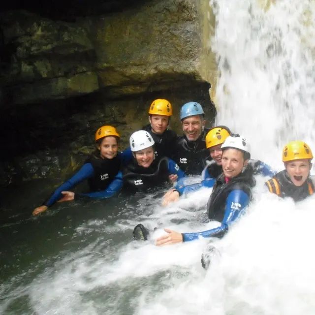 Canyoning sensations Frais et sauvage FBI canyon Vesonne