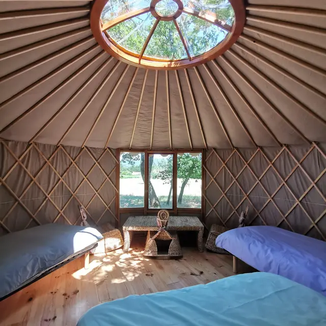 Hébergements insolites au Camping les Boudougnes_Oppède