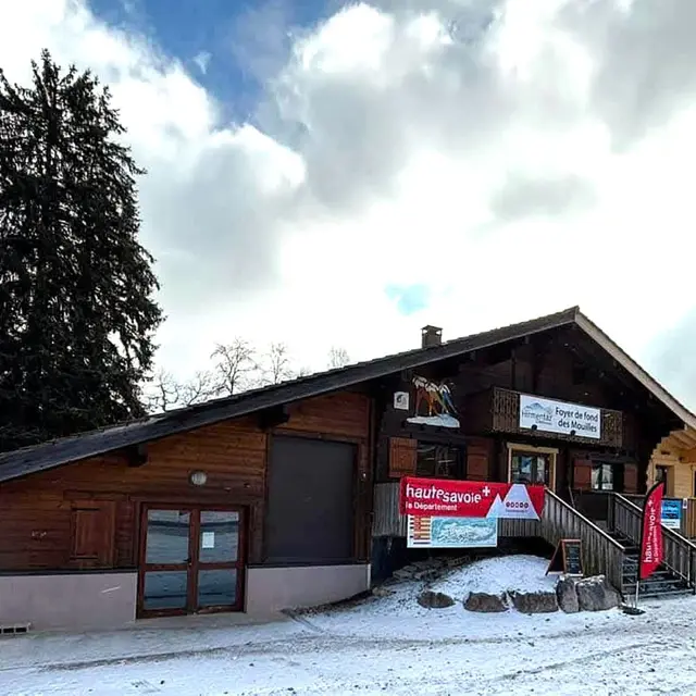 Location de raquettes et ski de fond au foyer nordique des Mouilles_Bellevaux
