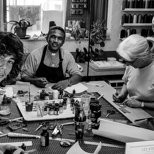 Atelier - Cuir, maroquinerie et parurerie florale_Chazelles-sur-Lyon