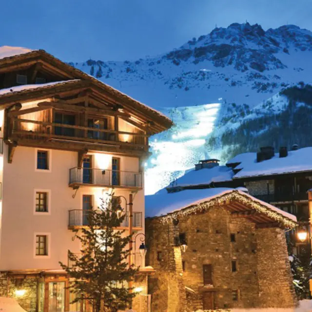 Devanture extérieure hiver - Maison de Famille les 5 frères Val d'Isère