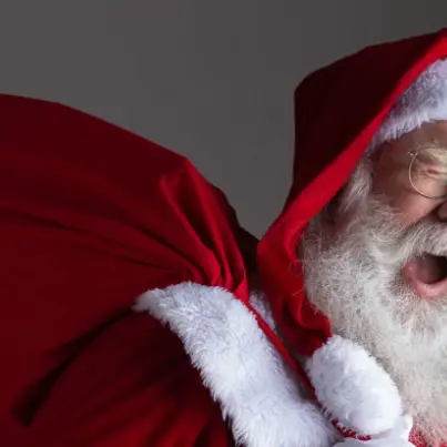 Chariot musical de Noël avec lutin, Père Noël et mascottes_Digne-les-Bains