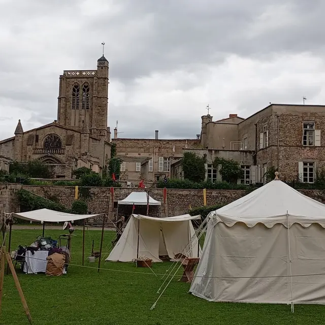 Fête médiévale au Château_Sury-le-Comtal