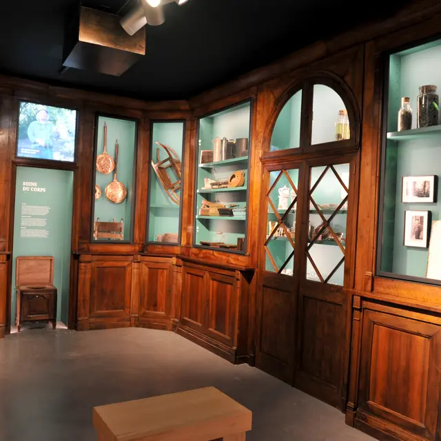 Maison Rouge - La petite pharmacopée familiale_Saint-Jean-du-Gard