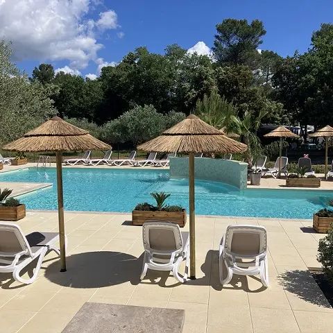Piscine du camping le relais de la bresque à Sillans la cascade