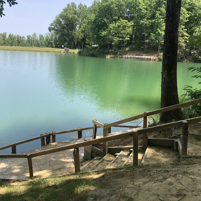 Ponton de pêche au lac de Lafrançaise_Lafrançaise