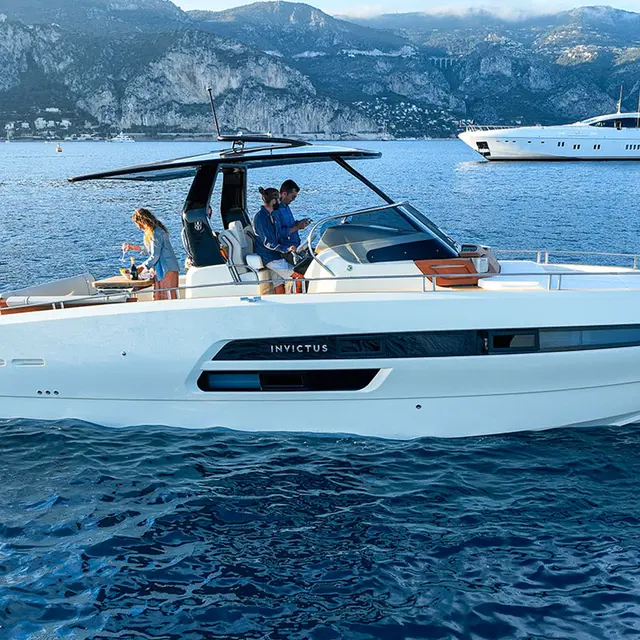 Invictus Yacht GT370 location charter