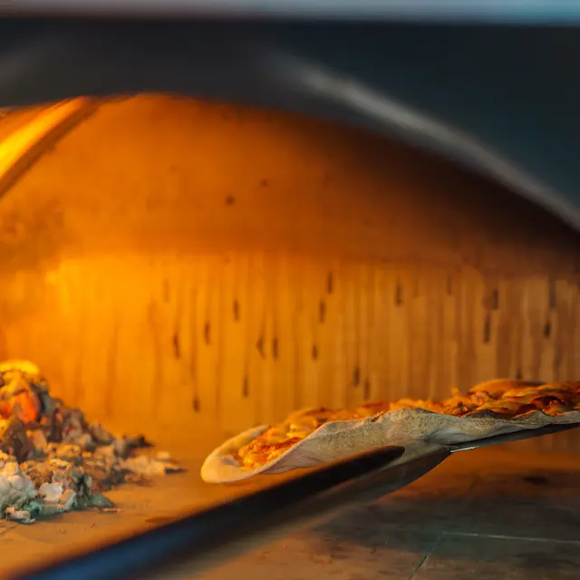 Pizza au feu de bois