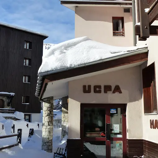 Entrée du l'UCPA Val d'Isère