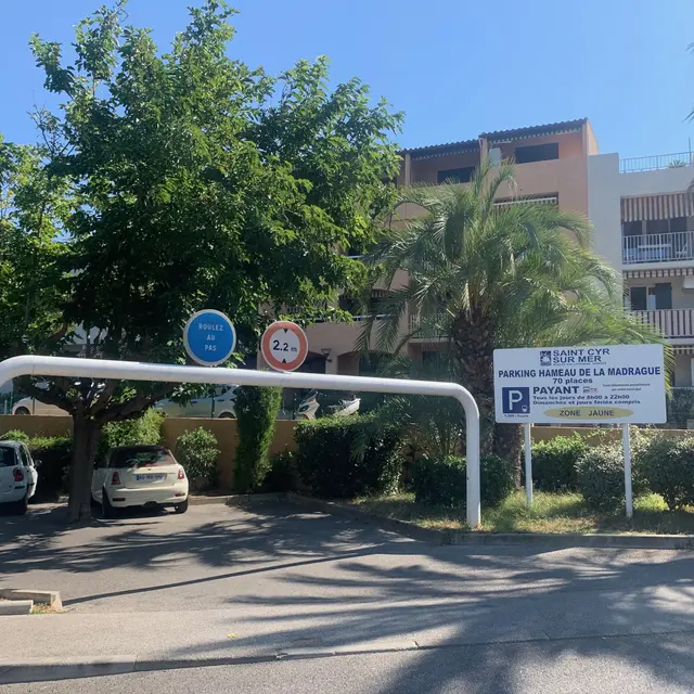 Parking du Hameau de la Madrague