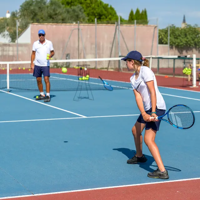 Cours et stages de tennis par le Tennis et Padel des Pertuis