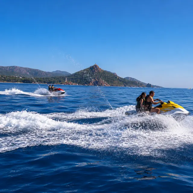 Randonnée en Jet-ski 2h00 by Sublim Sky_Fréjus