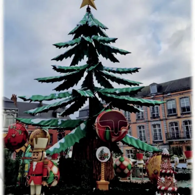 Les Noëls insolites : le manège sapin enchanté_Carpentras
