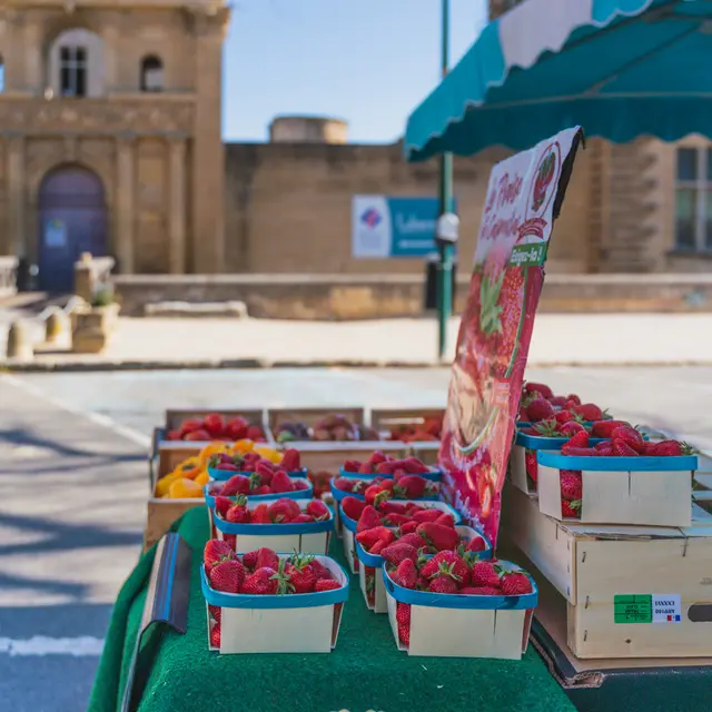 Marché regulier de la Tour d'Aigues