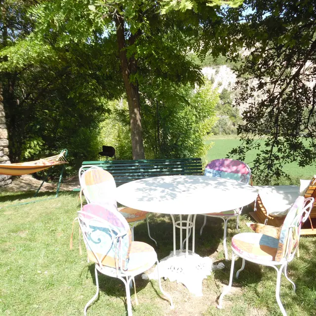 Espace repos sous les arbres