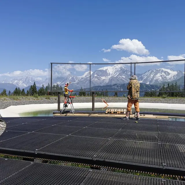 Construction estacade du Mont-Blanc