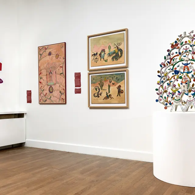 Vue de l'exposition Mondes Parallèles, musée international d’art naïf Anatole Jakovsky, Nice en collaboration avec le MAMAC hors-les-murs