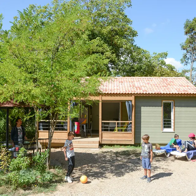 vieux-colombier-hebergement-vacances-en-chalet-dans-un-camping-du-verdon
