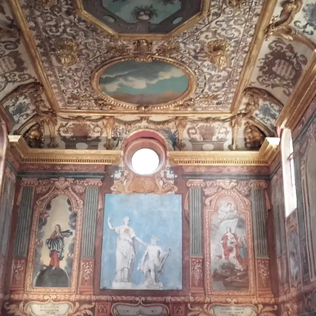 Atelier à la chapelle : le décor en or_Martigues