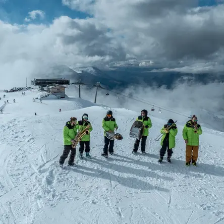 Fanfare et magicien en démabulation_Samoëns