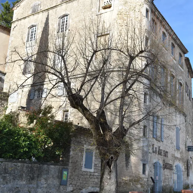 Anciennement l'hôtel Girardet de Castelas