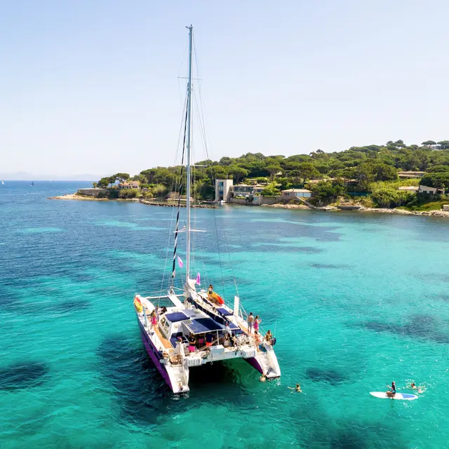 1/2 journée en catamaran au large de Saint-Tropez_Cogolin