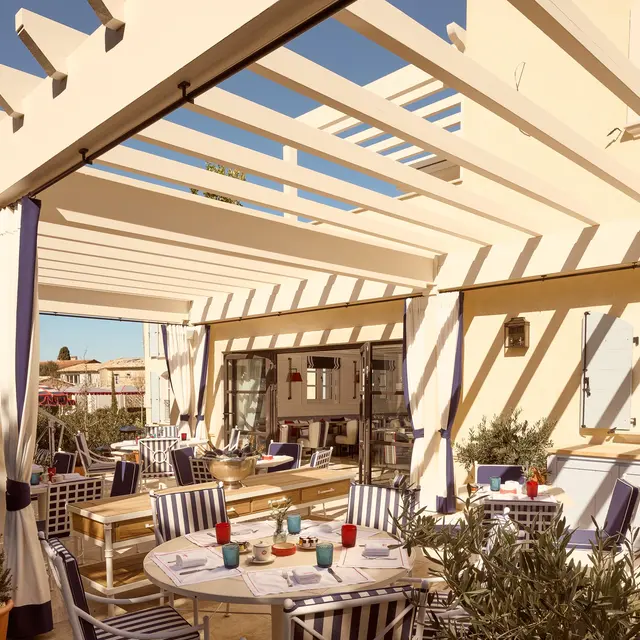 Restaurant extérieur AREV