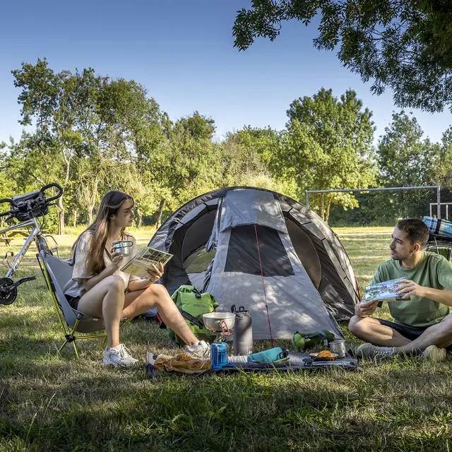Aire de bivouac de Rives-du-Loir-en-Anjou_Rives-du-Loir-en-Anjou