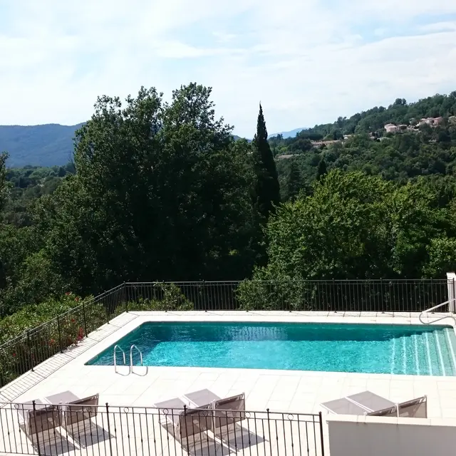 Piscine Au Relais Provençal