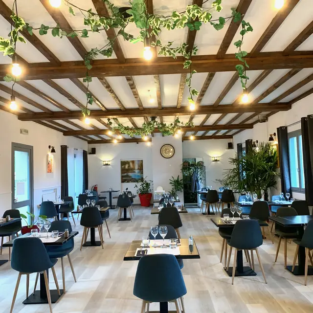 La salle du restaurant (2023)