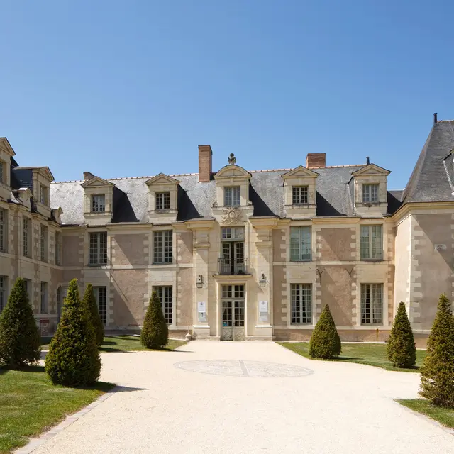 Château de La Perrière - Cour d'honneur