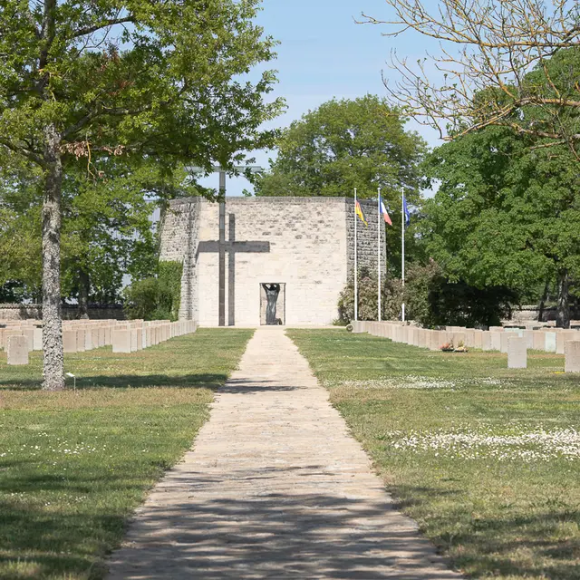 Visite commentée du cimetière militaire allemand_Balan