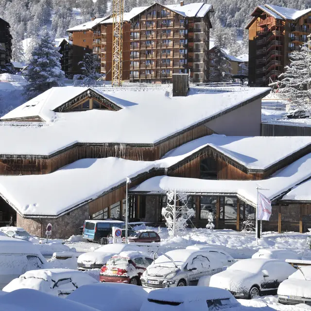 Parking office de tourisme risoul