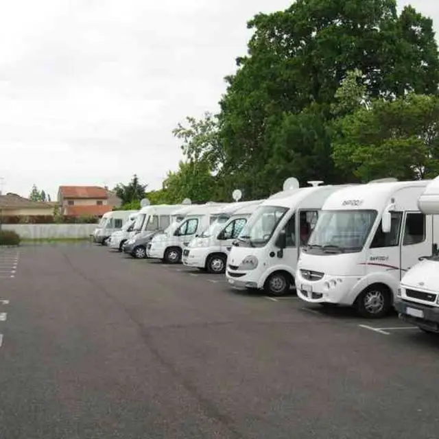 Aire de camping-car de Grisolles