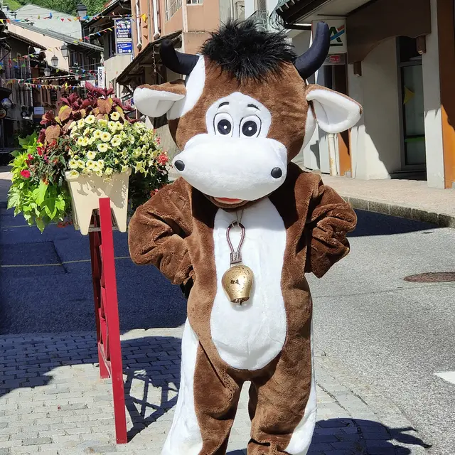 Déambulation de Pistache la vache_Flumet