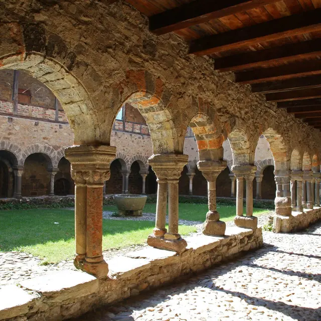 Visite de l'Abbaye de Lavaudieu, Cloître, Réfectoire et Jardins_Lavaudieu