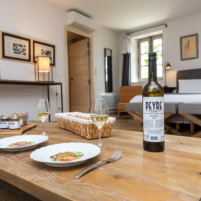 Convivialité, espace et luminosité  dans le gite Syrah