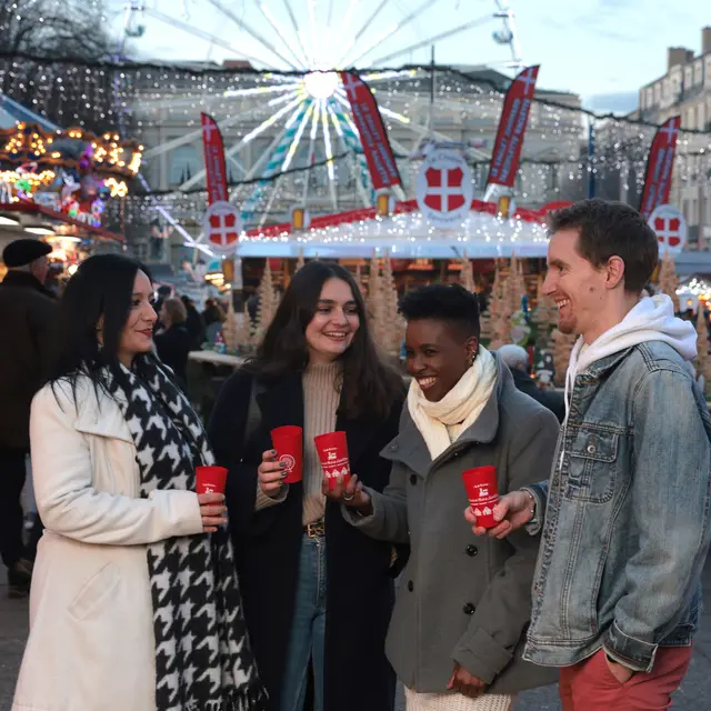 L'espace gourmand du marché de Noël