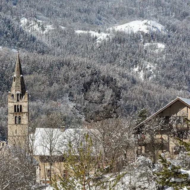 Village Les Vigneaux après une chute de neige