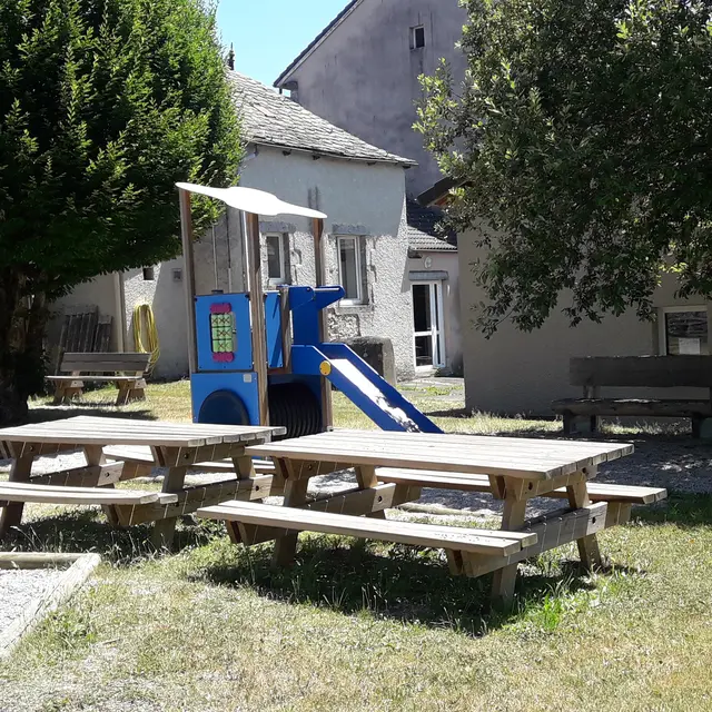 Aire de jeux et de pique-nique_Chenereilles