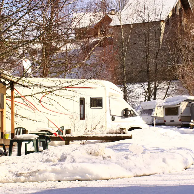 Aire pour camping-car au camping de l'Ourson - Entremont le Vieux