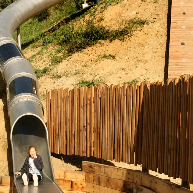 Toboggan avec mur d'escalade_Lafrançaise