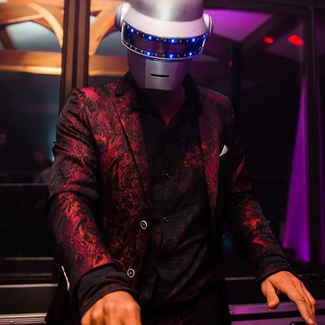 DJ CASIMIR concert - Marché Noël_Le Lavandou