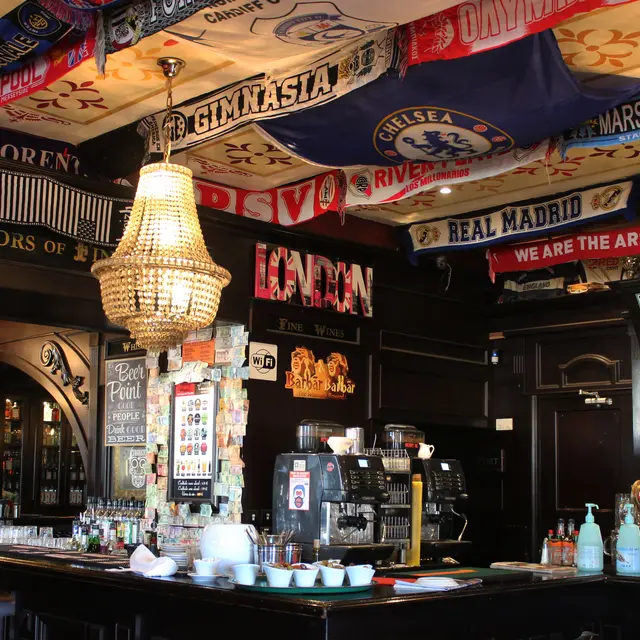The Queen Victoria Pub Marseille