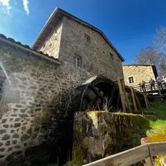 La roue à augets du moulin