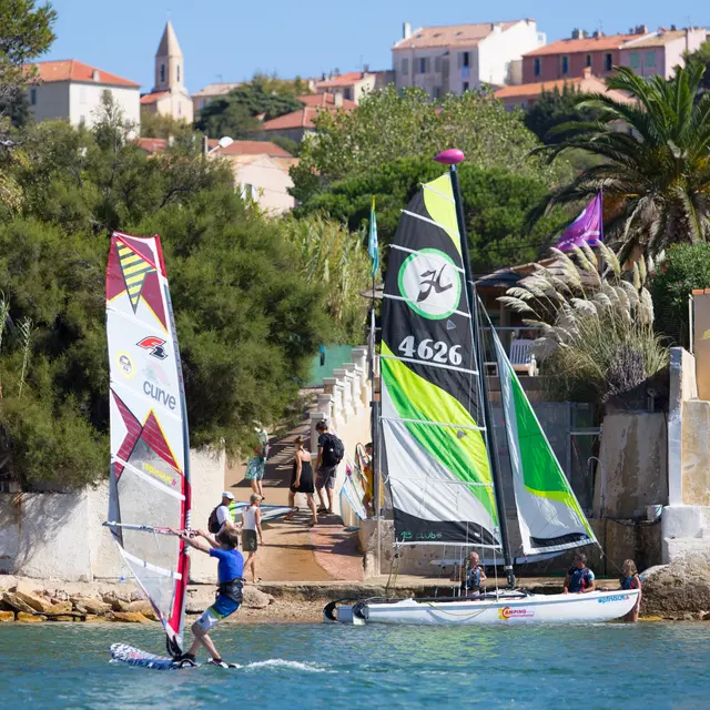 Spin out kayak planche à voile catamaran vtt presqu'île de Giens