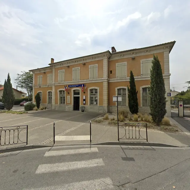 Gare SNCF L'Isle sur la Sorgue - Fontaine de Vaucluse_L'Isle-sur-la-Sorgue