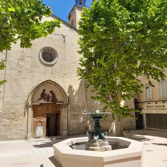 Eglise Saint Sauveur et son campanile