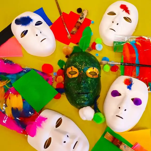 Atelier masques de carnaval_Arles